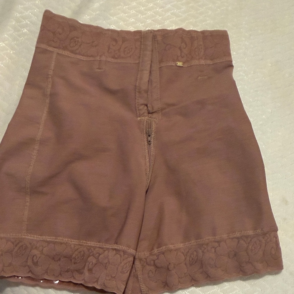 High-Waist Lace Trim Women’s Shorts in Brown